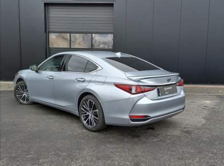 Lexus - ES