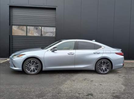 Lexus - ES