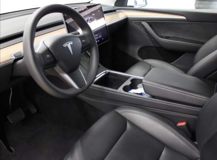 Tesla - Model Y