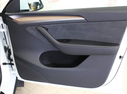 Tesla - Model Y