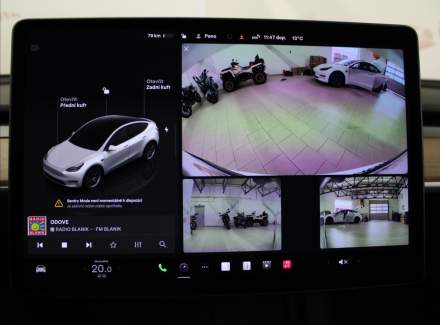 Tesla - Model Y