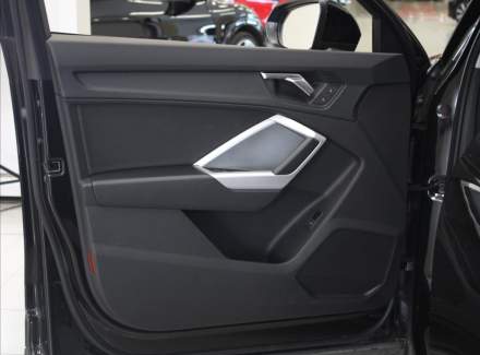 Audi - Q3