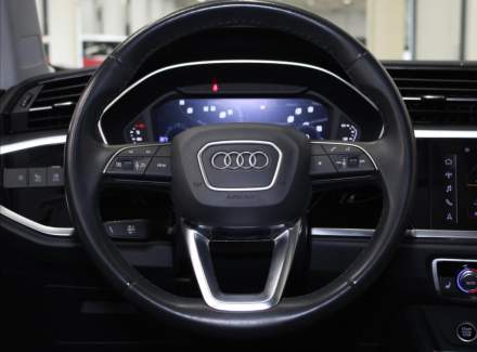 Audi - Q3