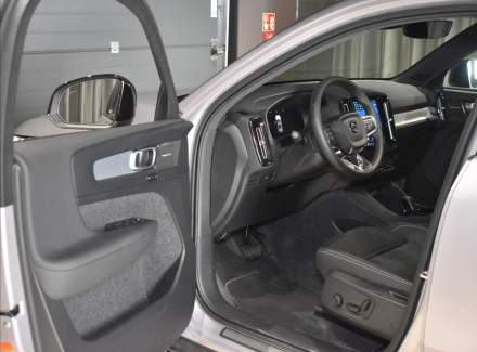 Volvo - XC40