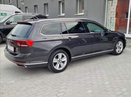 Volkswagen - Passat