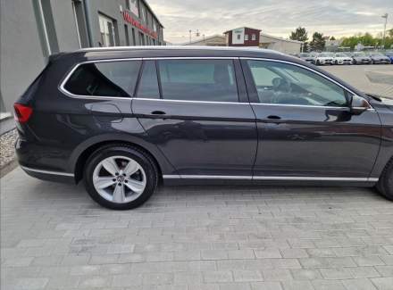 Volkswagen - Passat