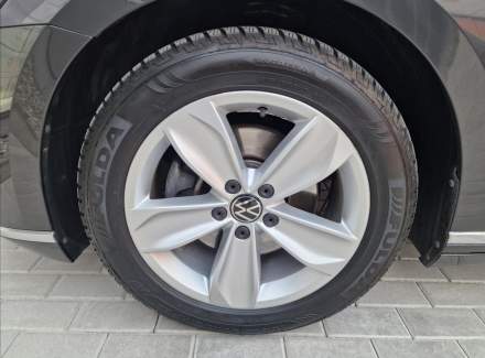 Volkswagen - Passat