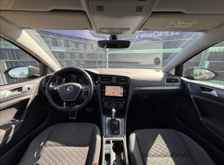 Volkswagen - Golf