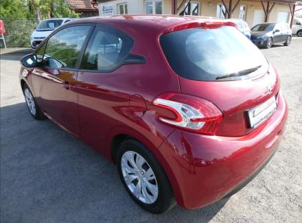 Peugeot - 208