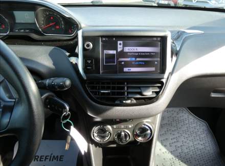 Peugeot - 208