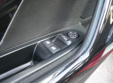 Peugeot - 208