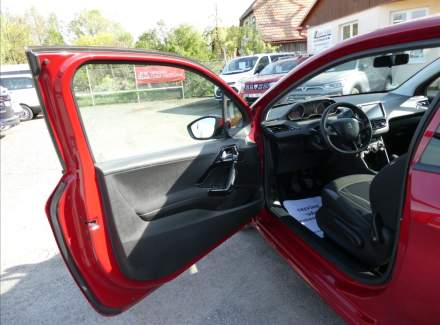 Peugeot - 208