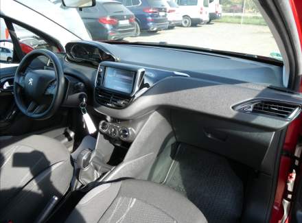Peugeot - 208