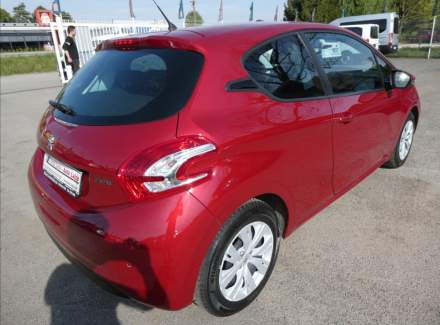 Peugeot - 208