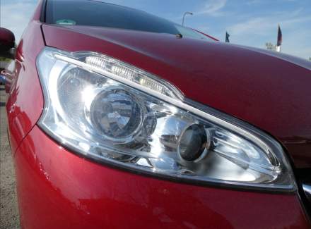 Peugeot - 208