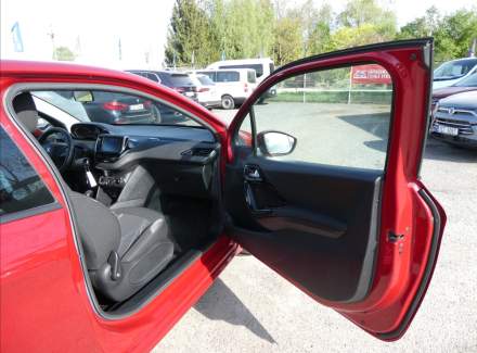 Peugeot - 208