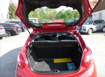 Peugeot - 208
