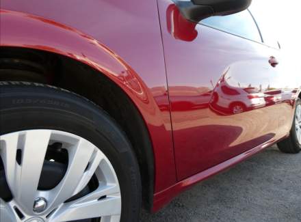 Peugeot - 208