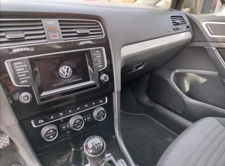 Volkswagen - Golf