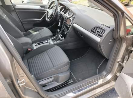 Volkswagen - Golf