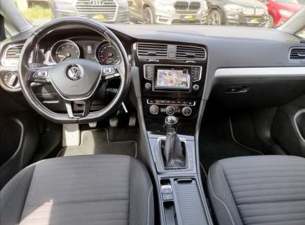 Volkswagen - Golf
