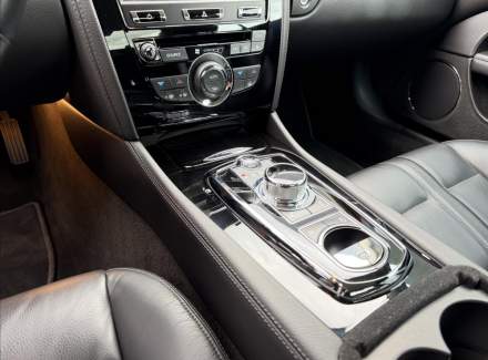 Jaguar - XK 8