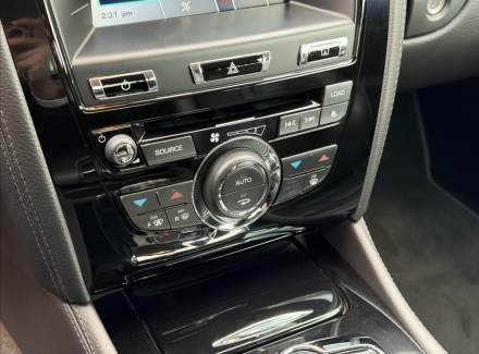 Jaguar - XK 8