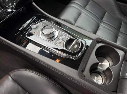 Jaguar - XK 8