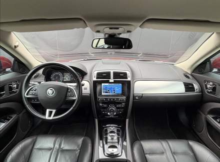Jaguar - XK 8