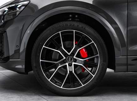 Audi - Q8