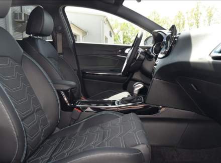Kia - XCeed