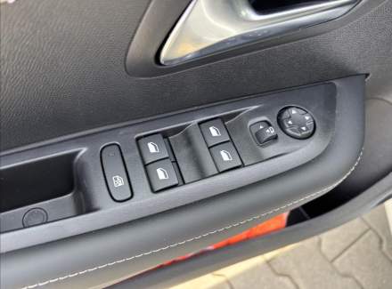 Peugeot - 208