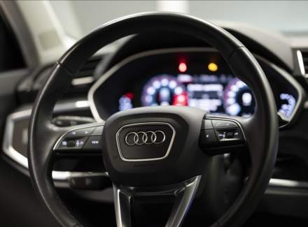 Audi - Q3
