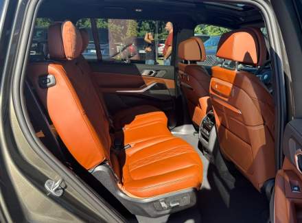 BMW - X7