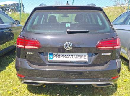 Volkswagen - Golf