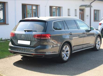 Volkswagen - Passat