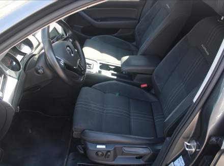 Volkswagen - Passat