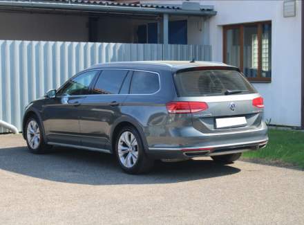 Volkswagen - Passat