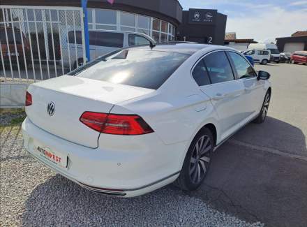 Volkswagen - Passat