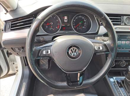 Volkswagen - Passat