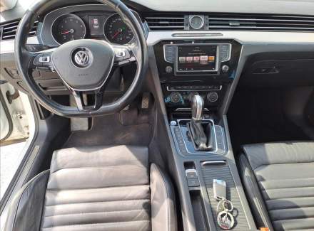 Volkswagen - Passat
