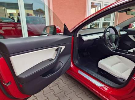 Tesla - Model 3