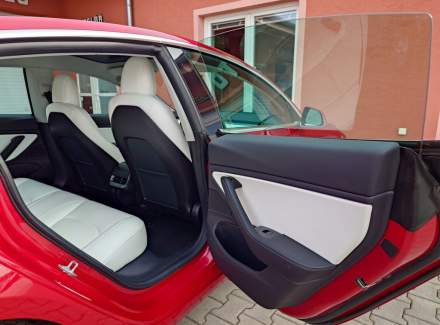 Tesla - Model 3