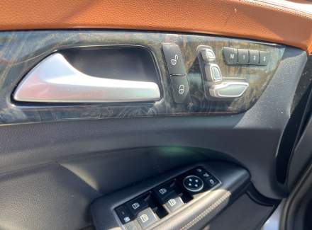 Mercedes-Benz - CLS