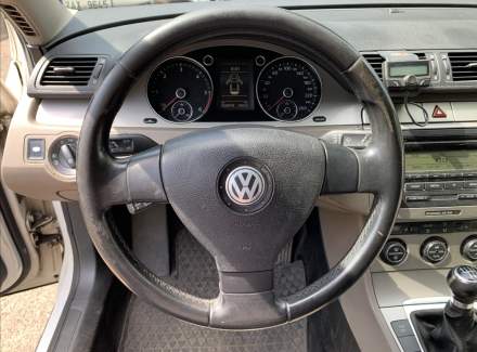 Volkswagen - Passat