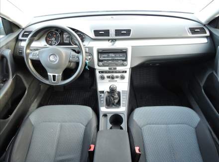 Volkswagen - Passat
