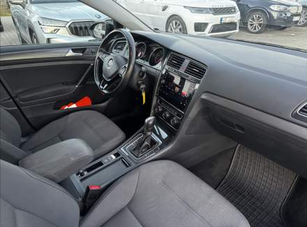 Volkswagen - Golf