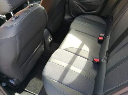 Peugeot - 208