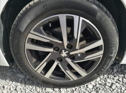 Peugeot - 208