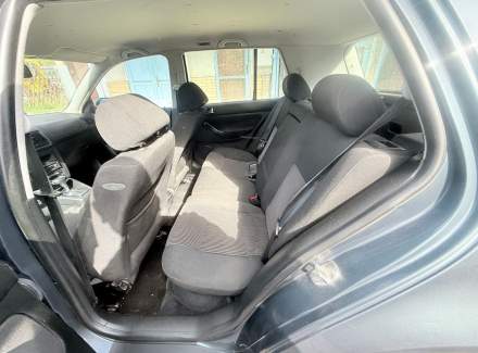 Volkswagen - Golf